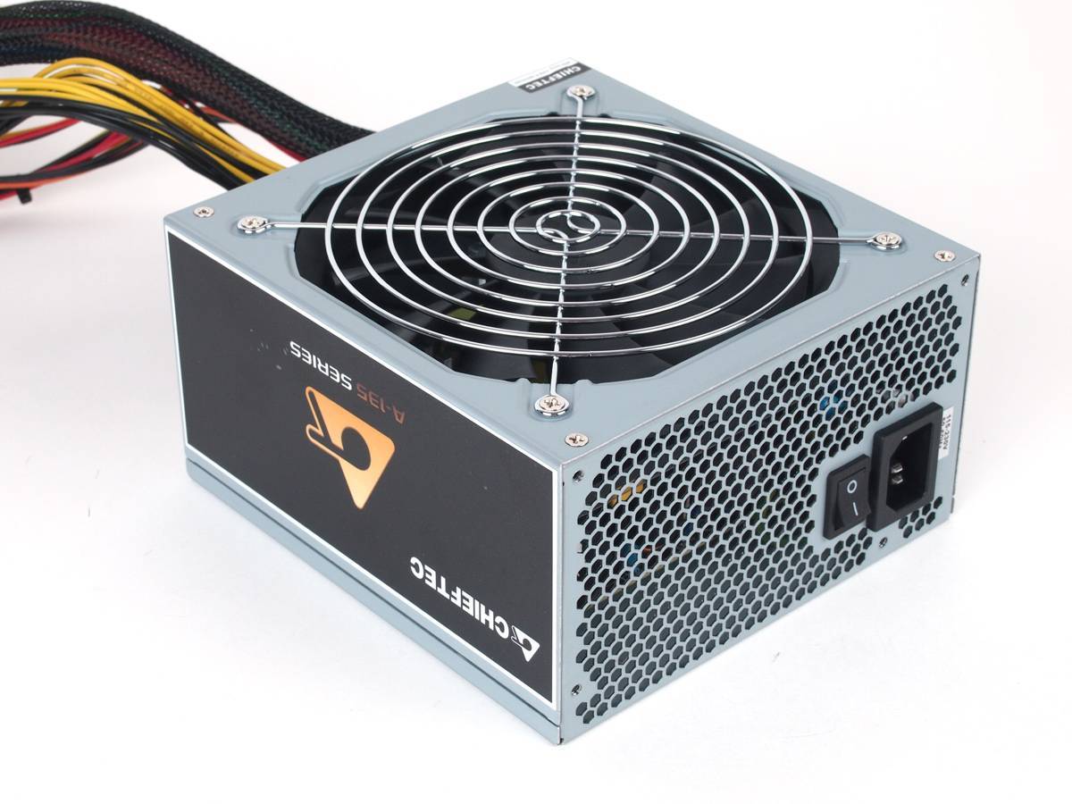 Блок питания Chieftec A-135 APS-650SB <650W, (20+4+4+4) pin, 2x(6+2) pin, 6xSATA, 3xMolex, FDD, 14 с
