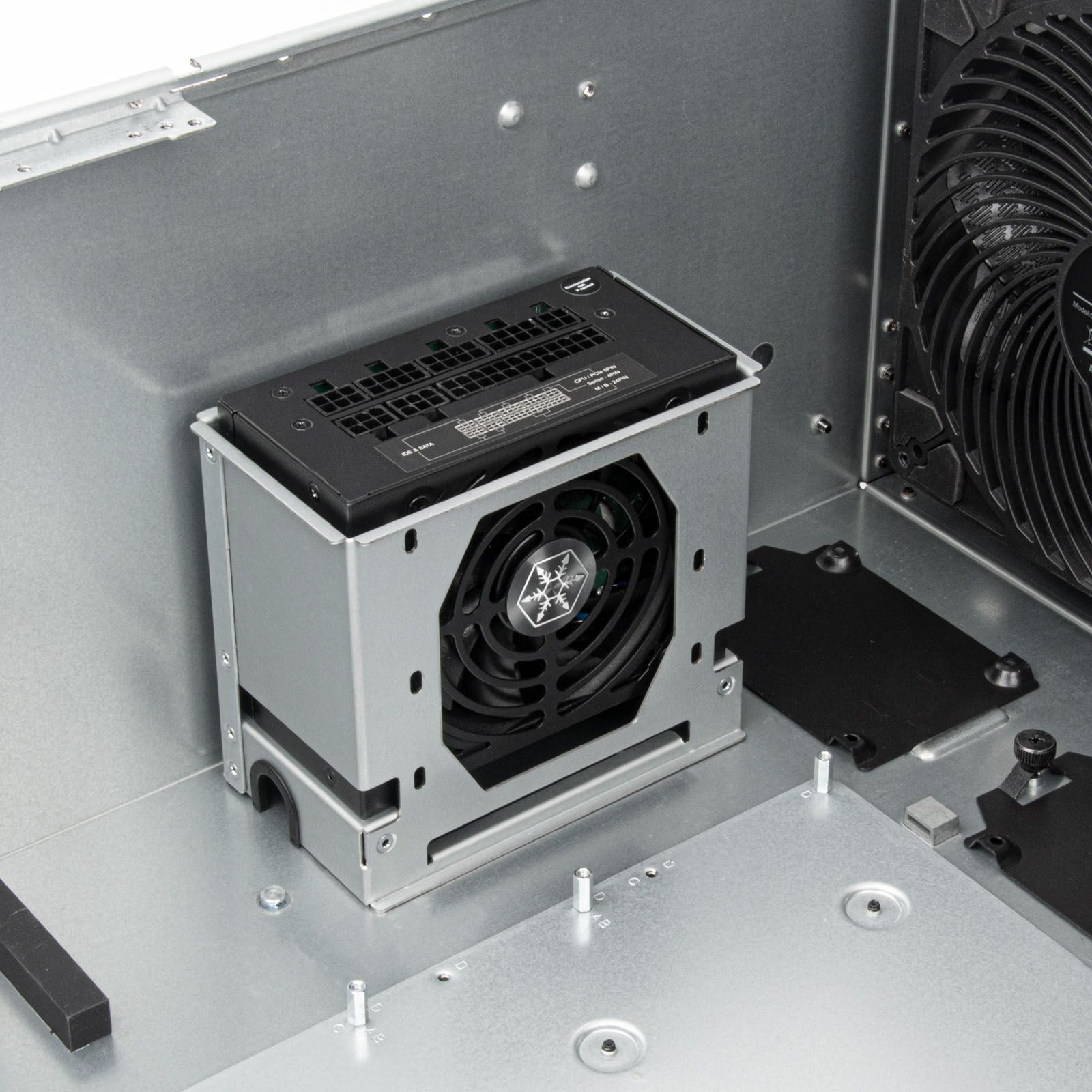 Корпус Silverstone SST-RM51