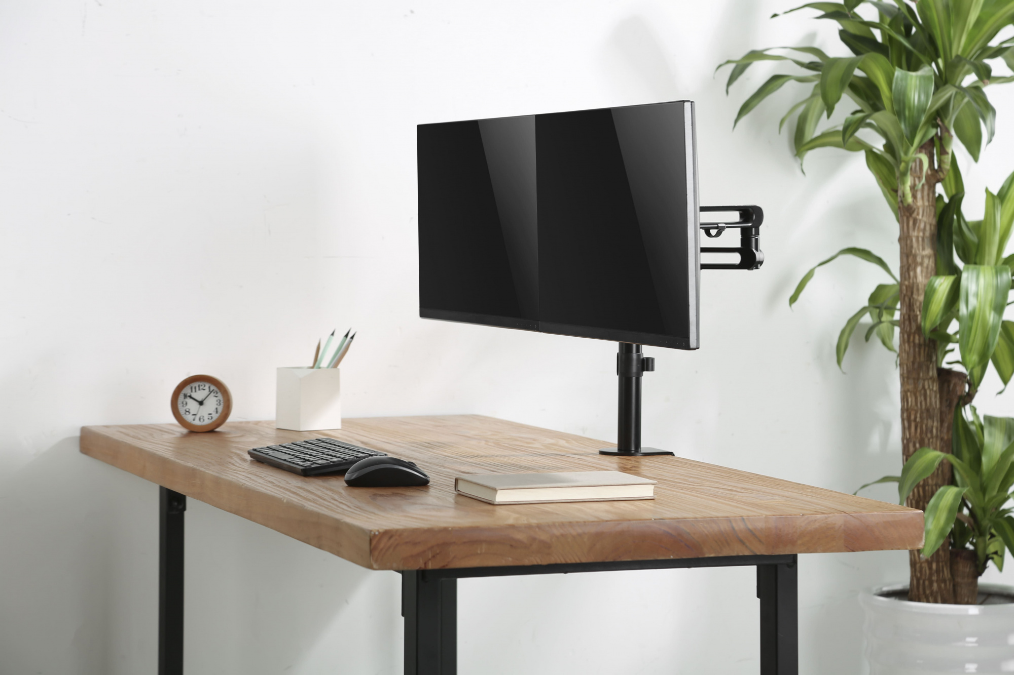 Кронштейн для мониторов Ultramounts UM737 черный 17"-32" макс.8кг крепление к столешнице поворот и н