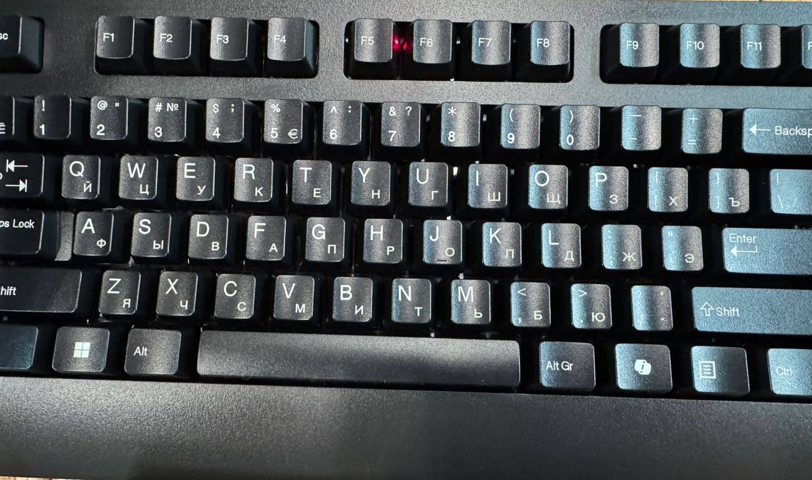 Lenovo ThinkCentre M70q G5 Tiny [12TD005FSA] (КЛАВ.РУС.ГРАВ.) Black {i3-13100T/8GB 2slots/512GB SSD/