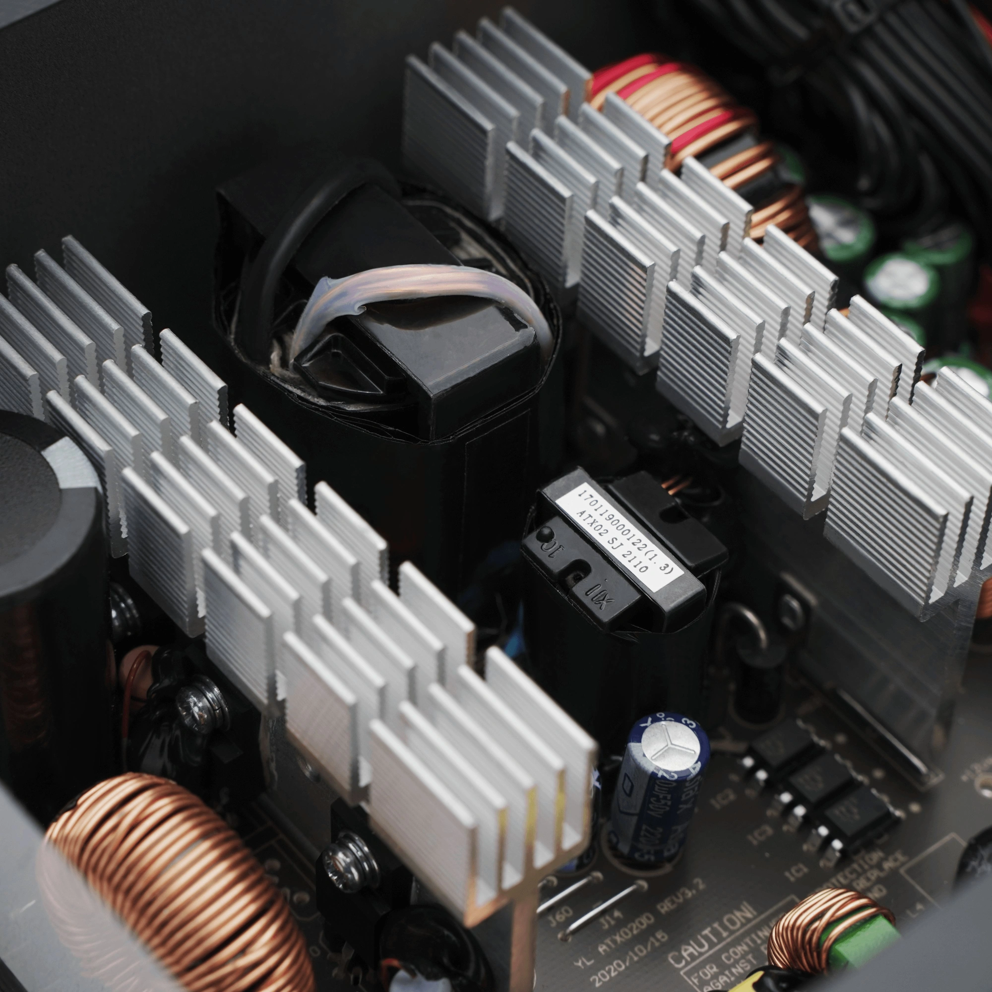 Блок питания Deepcool PF650 80+ (ATX 2.4 650W, PWM 120mm fan, 80 PLUS, Active PFC) RET (R-PF650D-HA0