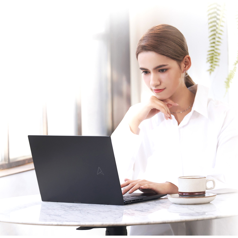 Ноутбук ASUS Zenbook 14 UM3402YA-KP860 AMD Ryzen5 7430U   2.3GHz  LPDDR4X 16GB 1TB PCIE G3 SSD   14.