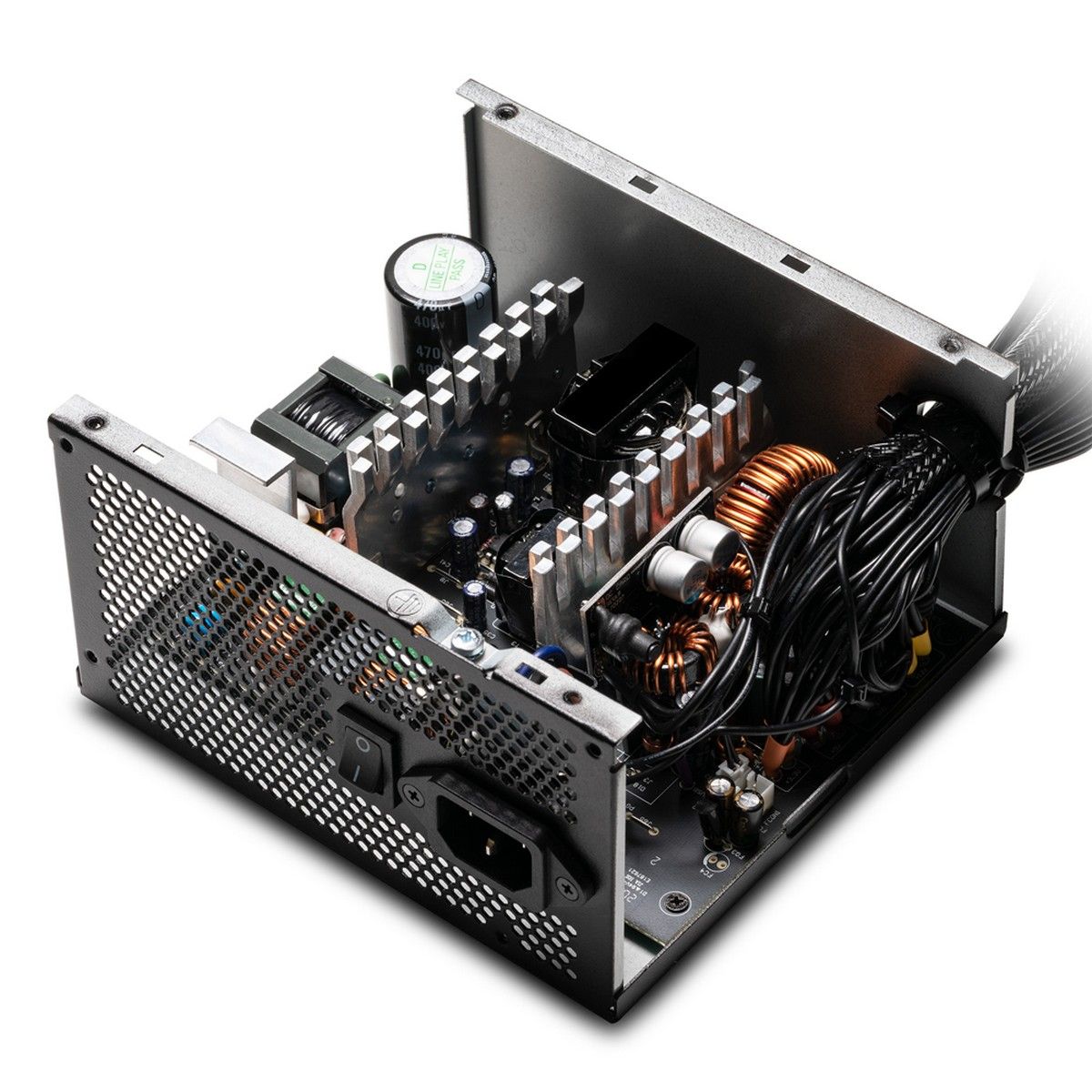 Блок питания XPG Pylon 550 (ATX 2.52, 550W, PWM 120mm FDB fan, Active PFC, DC to DC, 80+ BRONZE, Jap