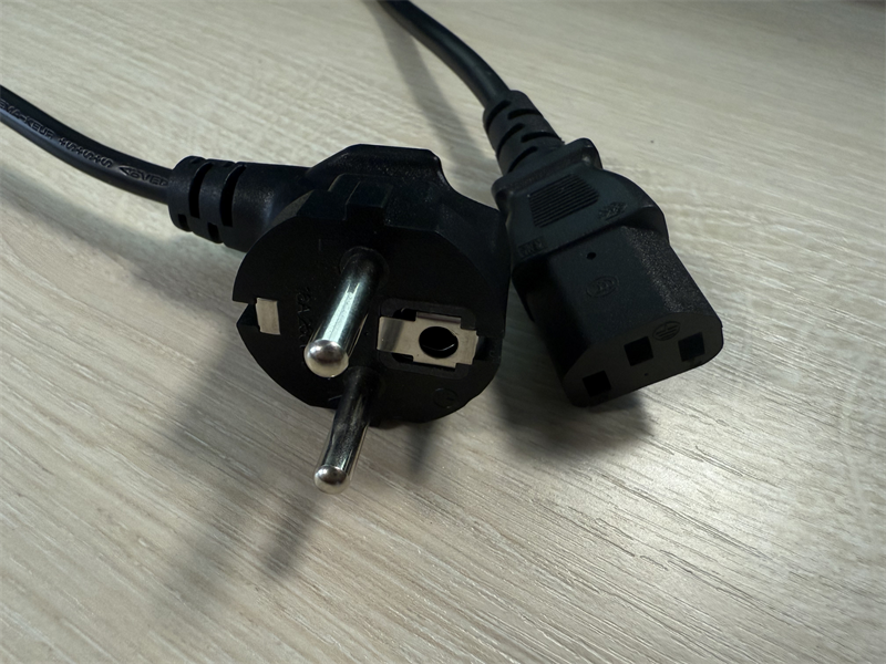 Кабель Кабель питания Schuko-C13, 3x0.5мм2, 6A, с заземлением, 1.8м (аналог PC-186)