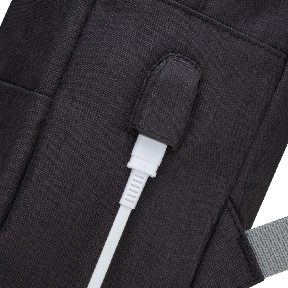 Рюкзак для ноутбука 15.6" Riva 7562 черный полиэстер (7562 BLACK)