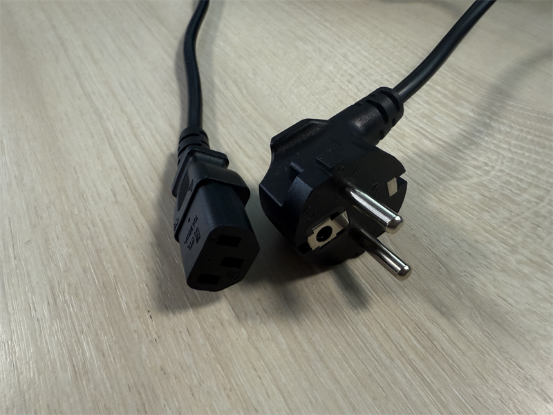 Кабель Кабель питания Schuko-C13, 3x0.5мм2, 6A, с заземлением, 1.8м (аналог PC-186)