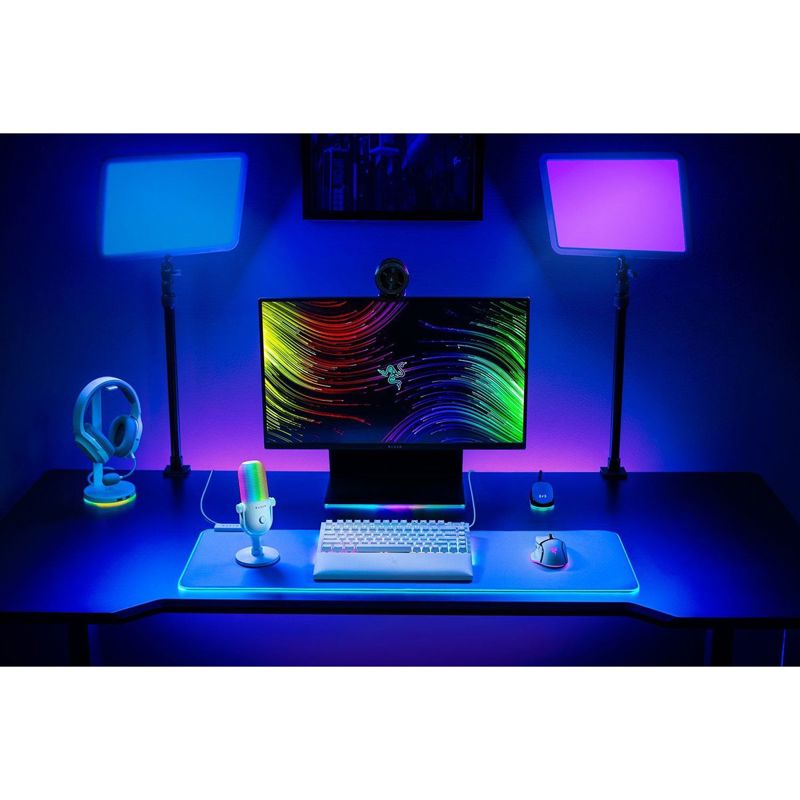 Микрофон Razer Seiren V3 Chroma White Edition